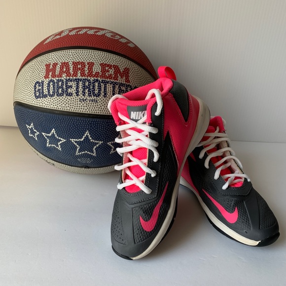youth pink basketball shoes